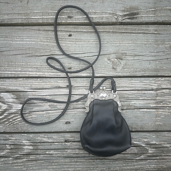 Brighton One World Vintage Black Leather Mini Crossbody Purse Silver Clasp VGUC - Picture 1 of 11